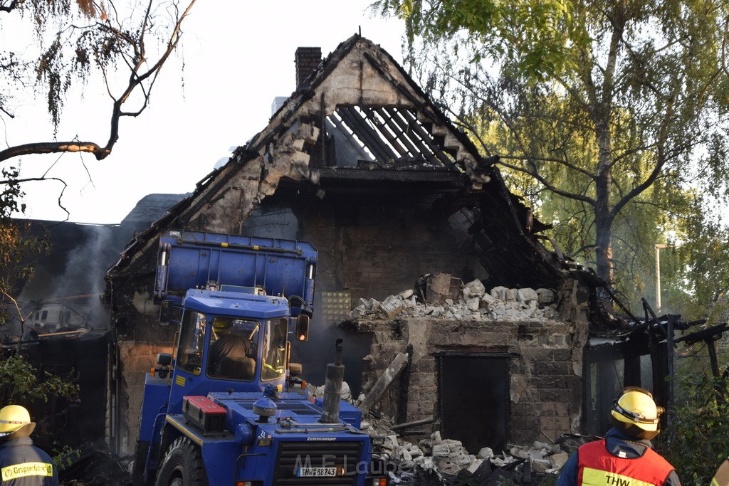 Grossfeuer Einfamilienhaus Siegburg Muehlengrabenstr P0975.JPG - Miklos Laubert